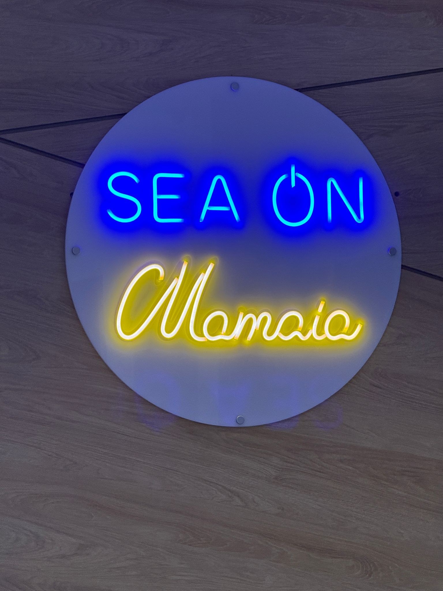 Firmă luminoasă SEA ON Mamaia
